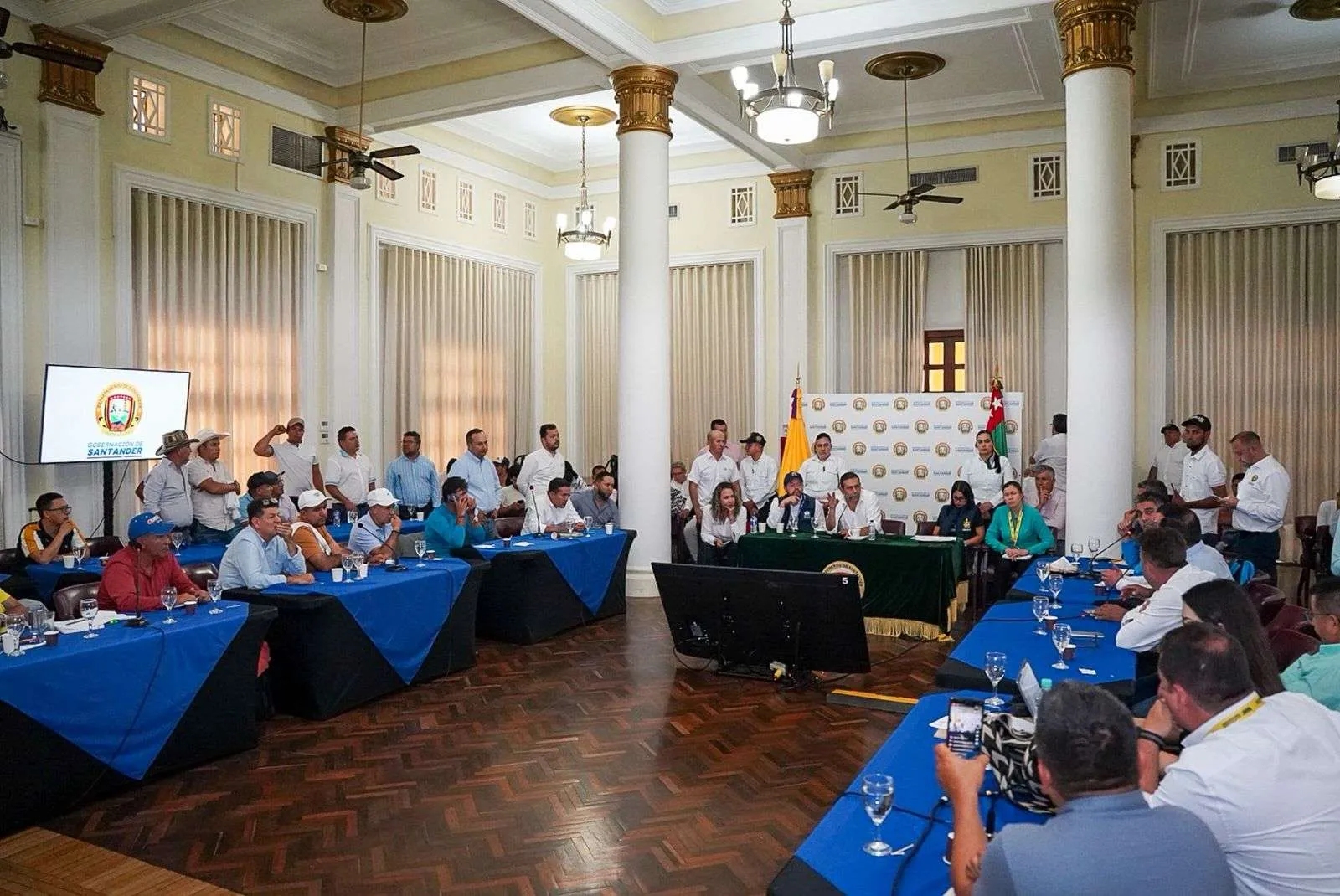 Mesa de negociación campesinos y gobernador de Santander