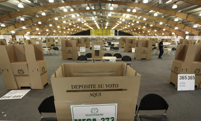 Puesto de votación listo para recibir elecciones del 08 de marzo de 2026