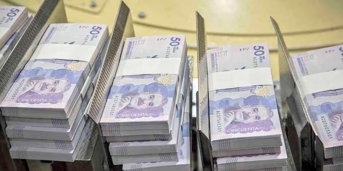 Imagen de dinero que representa una caída de $4,9 billones en el recaudo del SGR
