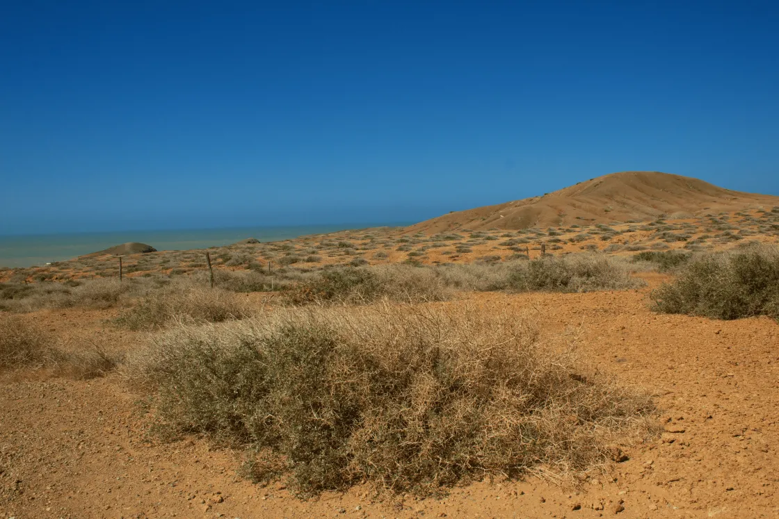 Desierto y playa de Uribia en una sola foto