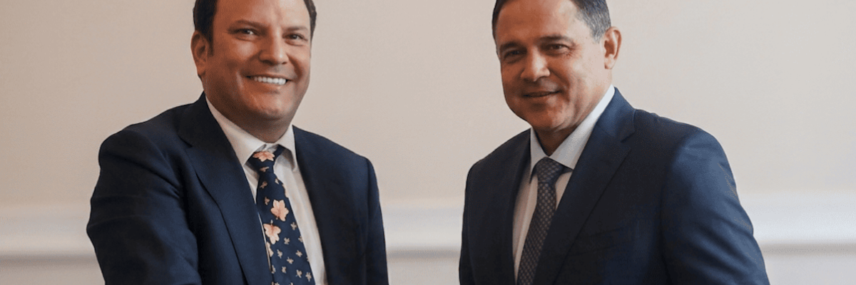 Foto de Andrés Santamaría Director General de Asocapitales y Honorio Henríquez presidente del Congreso 