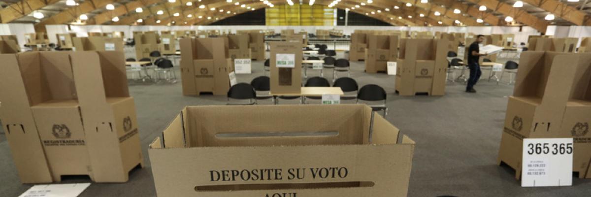 Puesto de votación listo para recibir elecciones del 08 de marzo de 2026