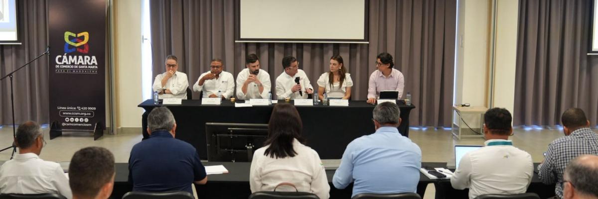 Mesa de trabajo de la Cámara de comercio de Santa Marta