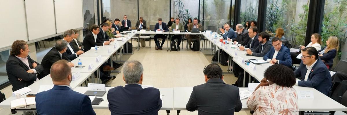 Reunión de autoridades analizando la situación de seguridad en Colombia