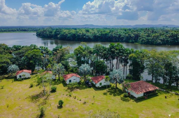 viviendas a la rivera del río