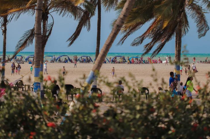 Playa de Riohacha con turistas