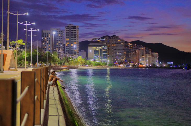 Santa Marta de noche