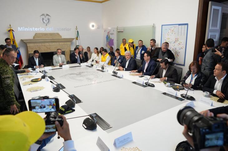 Autoridades prevén concentraciones en siete ciudades capitales antes del cierre de las urnas para elegir presidente de Colombia