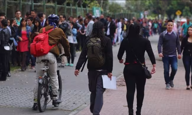 El desempleo disminuyó en las ciudades capitales al cierre de 2025