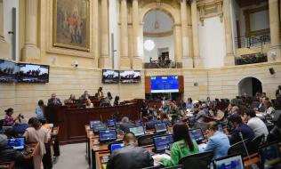 imagen de plenaria en el congreso de la republica de Colombia
