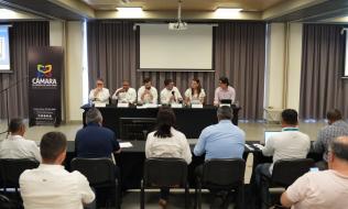 Mesa de trabajo de la Cámara de comercio de Santa Marta