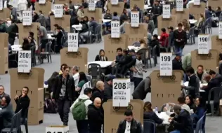 Se abren las urnas en Colombia: más de 18 millones de ciudadanos están habilitados para votar en las ciudades capitales
