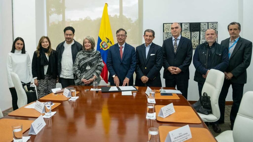 Como ‘histórico’ califica el Presidente Petro firma del acuerdo entre Gobierno y ganaderos que permitirá comprar 3 millones de hectáreas de tierras para entregar a campesinos y campesinas del país